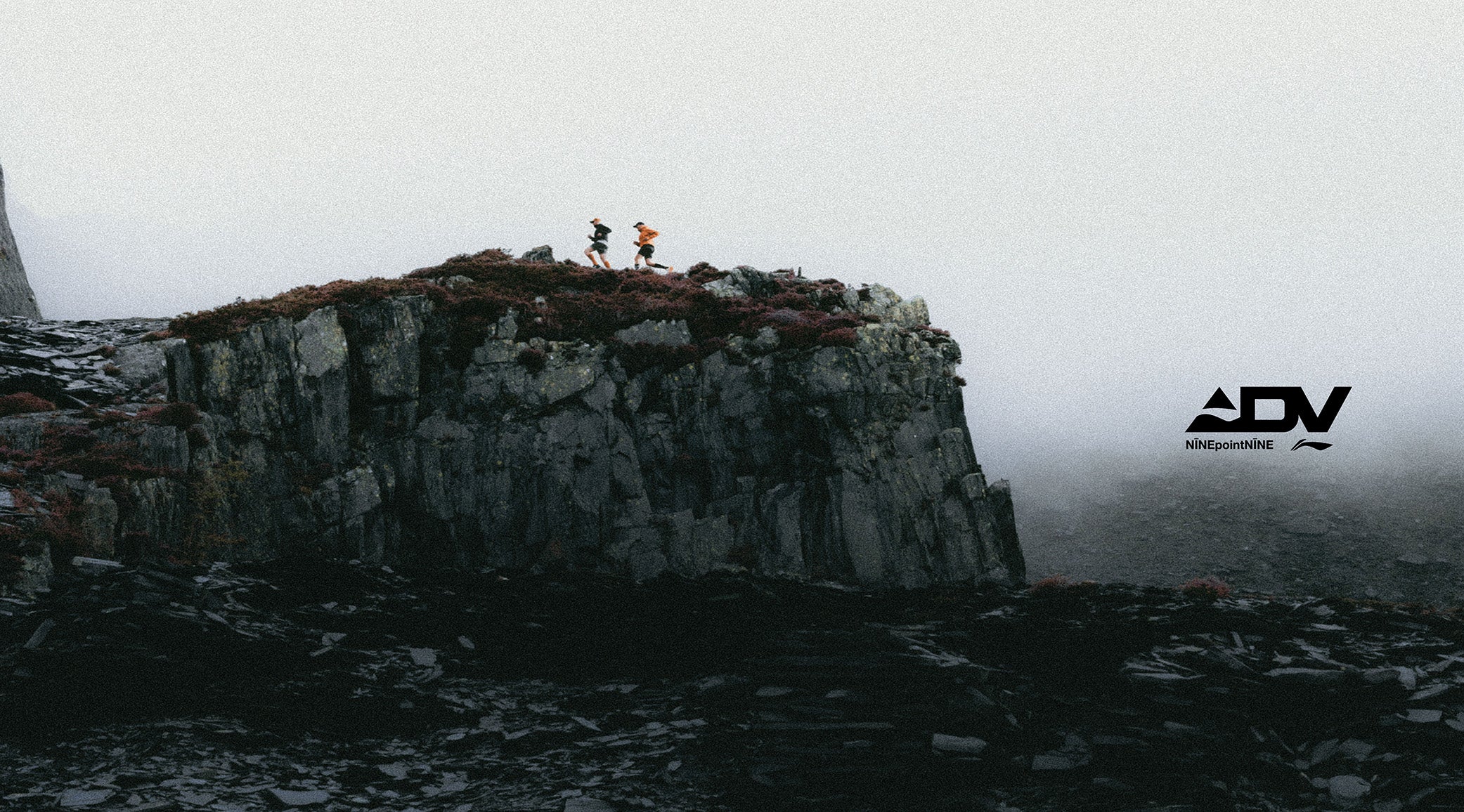 NīNEpointNīNE | LI-NING "Light Tracker" Collection